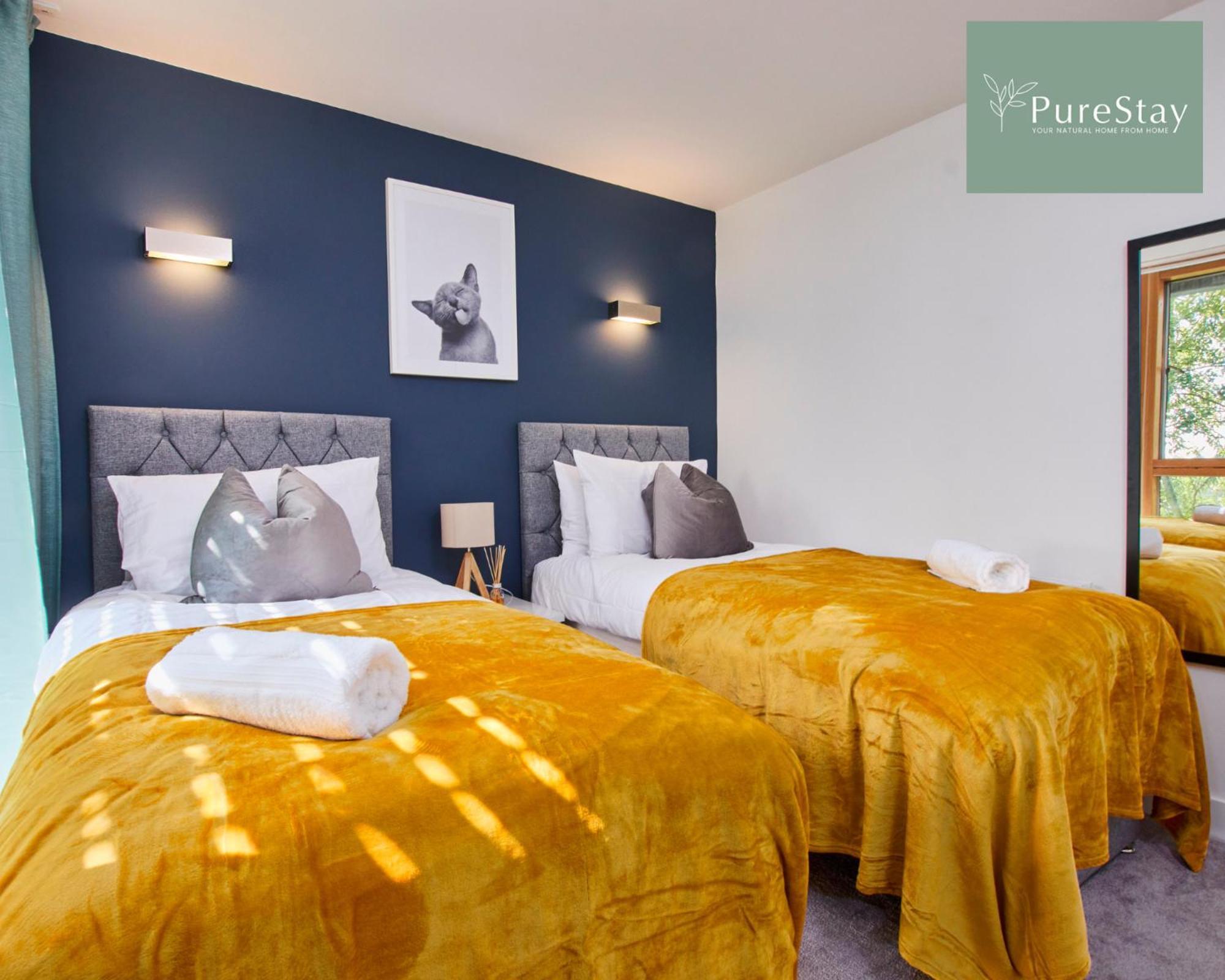 Beautiful Four Bed House By Purestay Short Lets & Serviced Accommodation Coventry With Parking Exterior photo