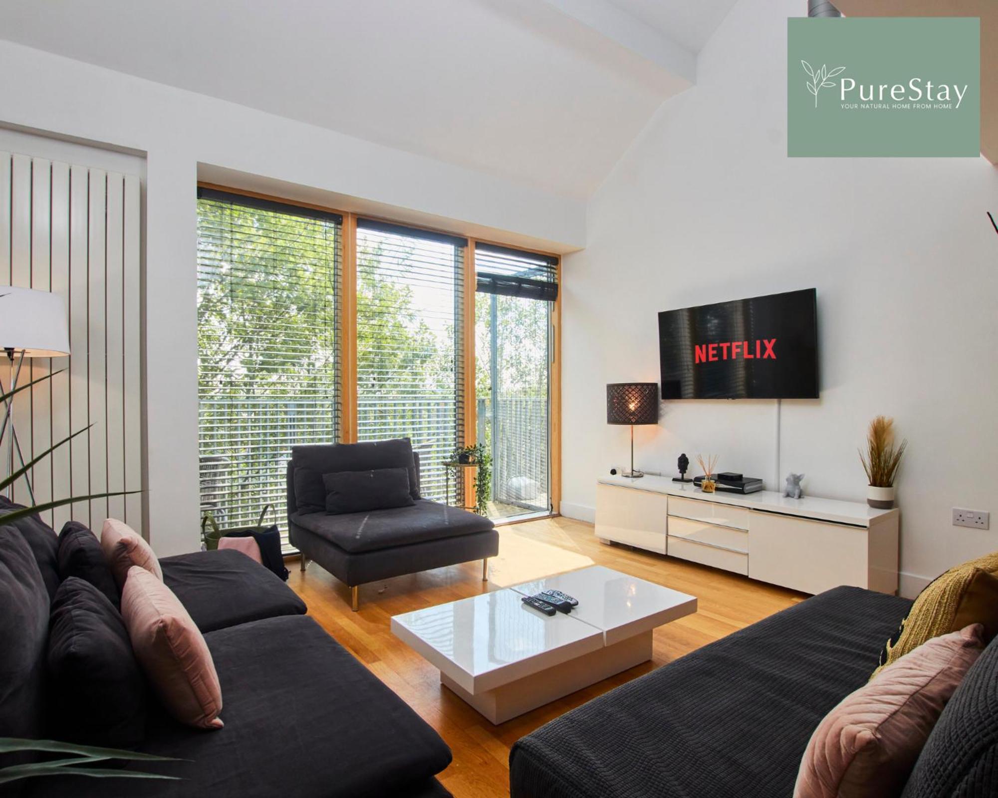 Beautiful Four Bed House By Purestay Short Lets & Serviced Accommodation Coventry With Parking Exterior photo