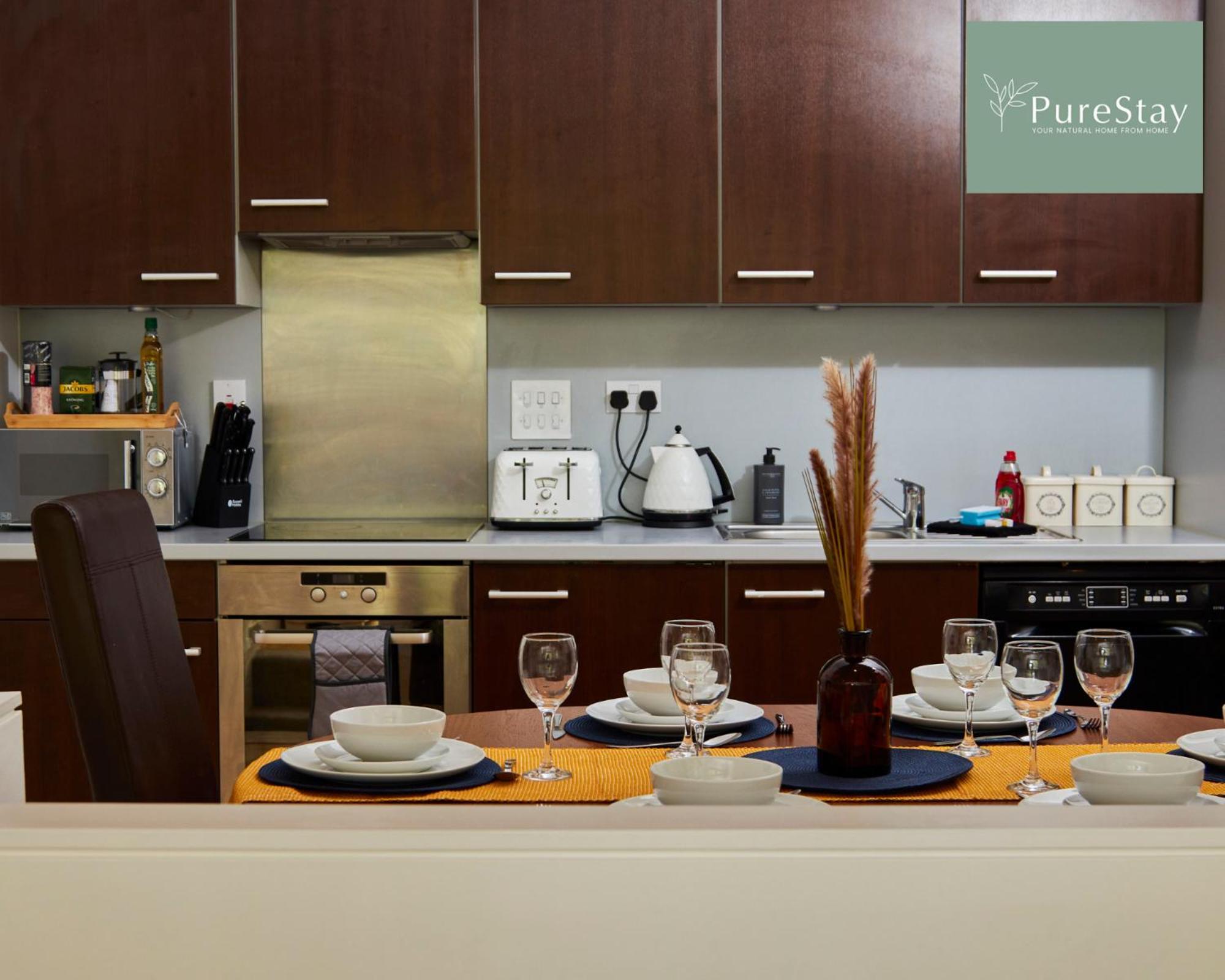 Beautiful Four Bed House By Purestay Short Lets & Serviced Accommodation Coventry With Parking Exterior photo