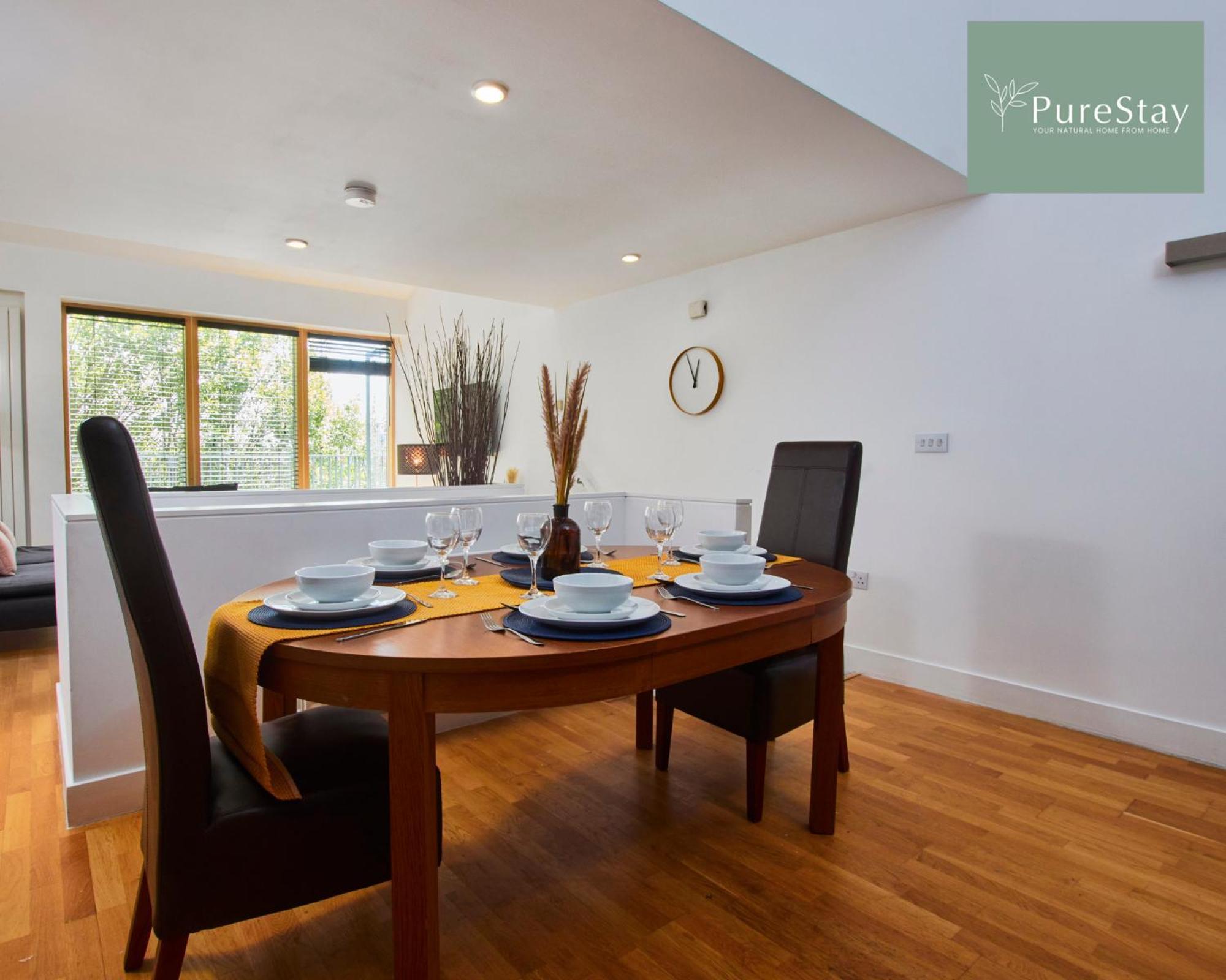 Beautiful Four Bed House By Purestay Short Lets & Serviced Accommodation Coventry With Parking Exterior photo