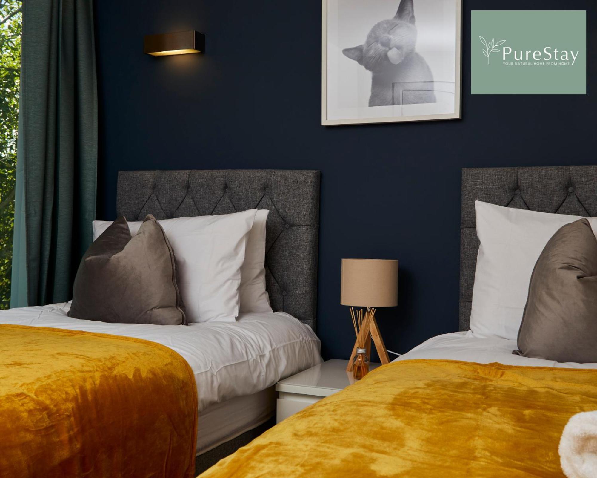 Beautiful Four Bed House By Purestay Short Lets & Serviced Accommodation Coventry With Parking Exterior photo